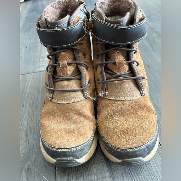 UGG Arren weather boots youth size 3 waterproof with faux fur lining - Picture 7 of 10